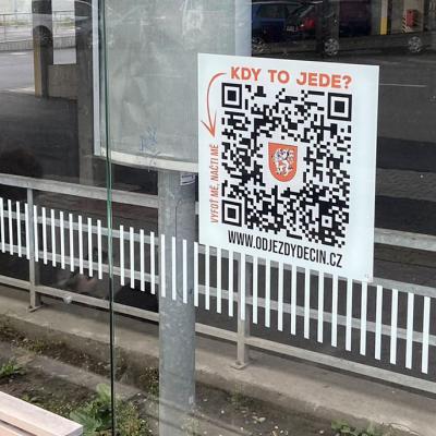 QR KÓD NA ZASTÁVCE