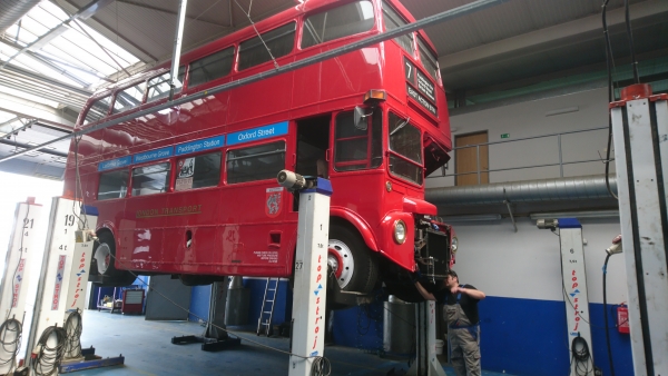 Double Decker – Leyland je v opravě